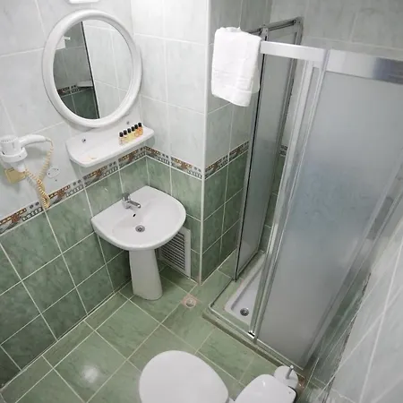 Nar 15 Boutique Gazde/Camere de închiriat *